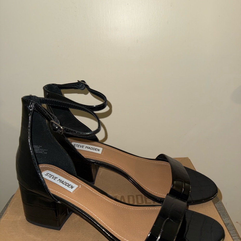 Steve Madden Glossy Black Heels - Picture 2 of 2
